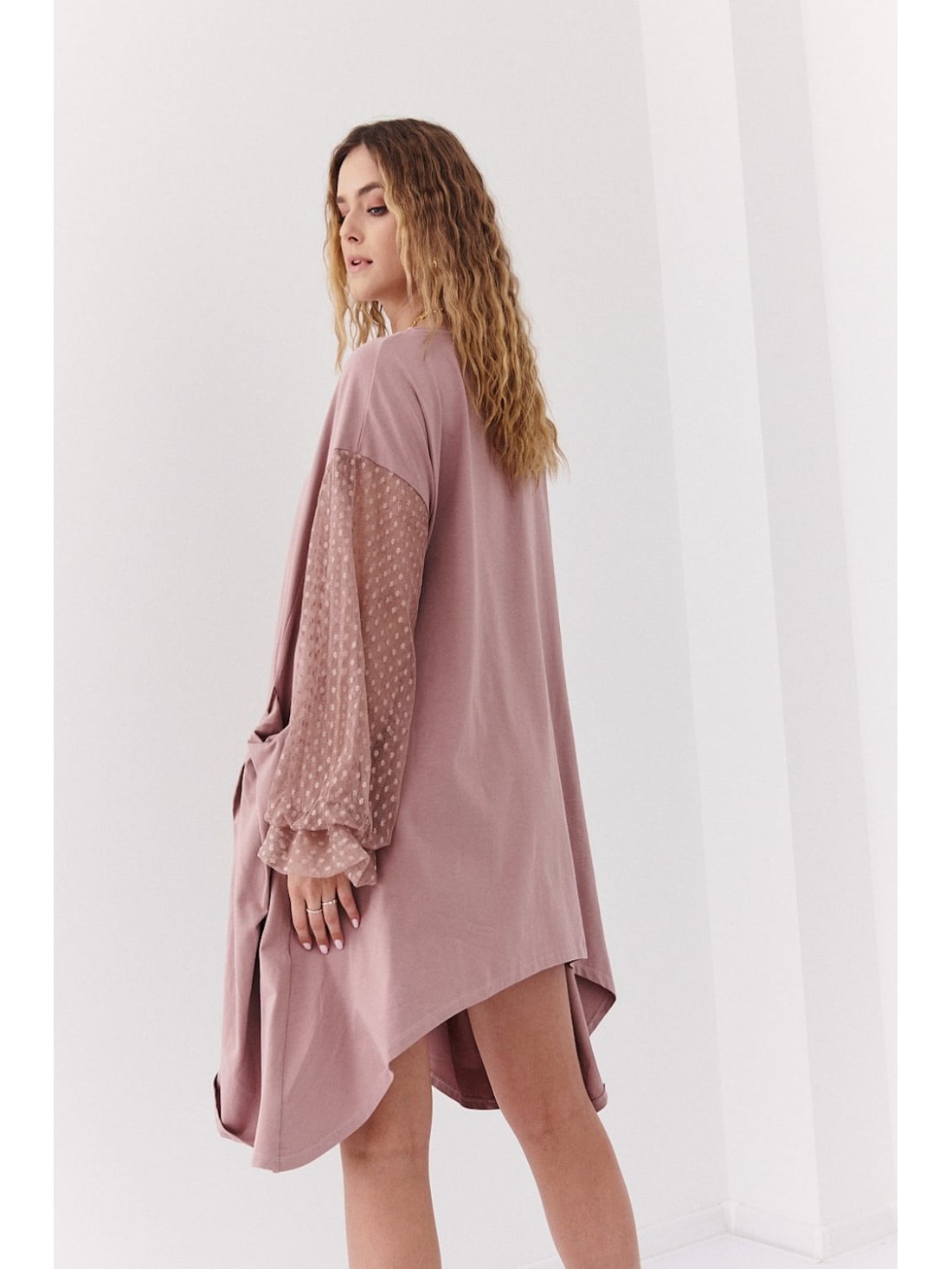 Asymmetrisches Oversize-Kleid mit transparenten Cappuccino-Ärmeln FK615 – Online-Shop – Boutique